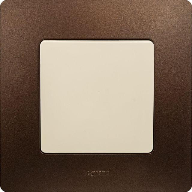 Выключатель 1-кл. СП Etika 10А IP20 250В 10AX безвинтов. зажимы механизм сл. кость Leg 672301