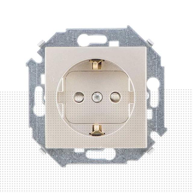 Розетка Simon 15 16А 250В 2P+E с заземл. Schuko защ. шторки винтов. клеммы механизм шампань Simon 1591443-034